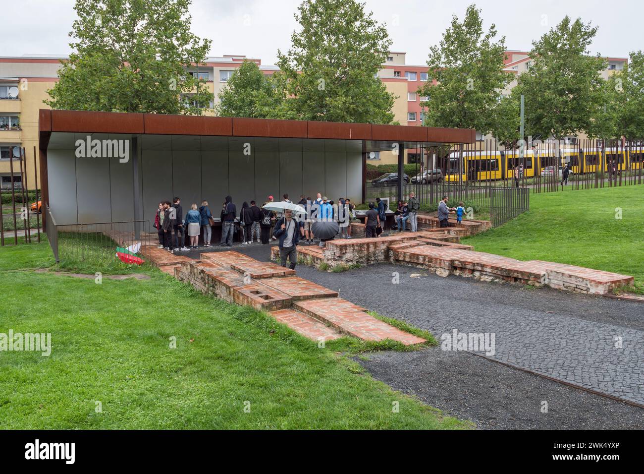 "Grenzhaus Bernauer Straße 10a": Überreste eines Eigentums, das beim Bau der Berliner Mauer zerstört wurde, Bernauer Straße, Berlin, Deutschland. Stockfoto