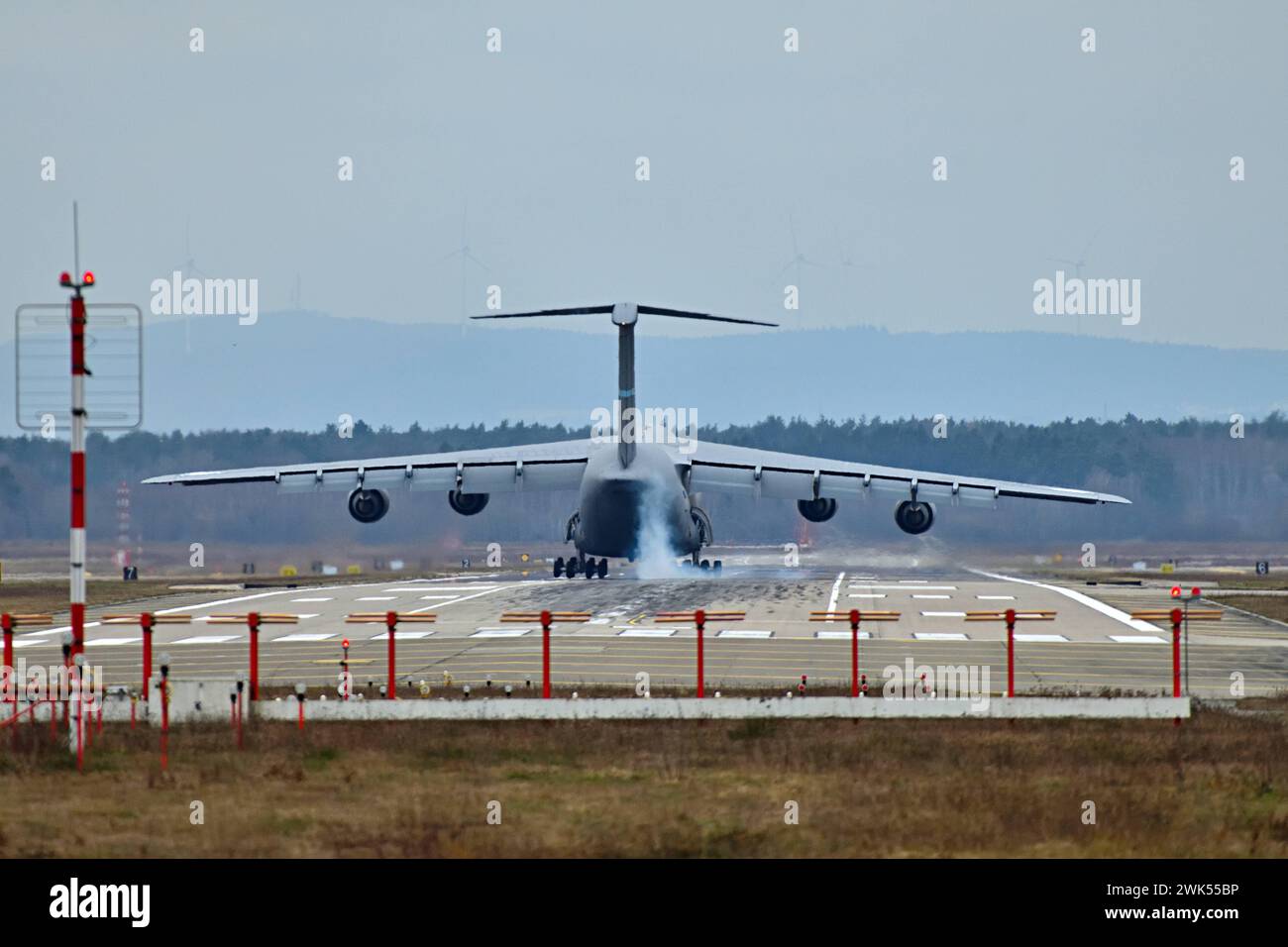 18.2.2024 Lockheed C5 Galaxy Lockheed C5 Galaxy der US Amerikanischen Luftwaffe bei der Landung auf der Ramstein Air Force Base. Ramstein Miesenbach US Air Base Rheinland Pfalz Deutschland *** 18 2 2024 Lockheed C5 Galaxy Lockheed C5 Galaxy der US Air Force Landung auf Ramstein Air Force Base Ramstein Miesenbach US Air Base Rheinland Pfalz Deutschland Stockfoto