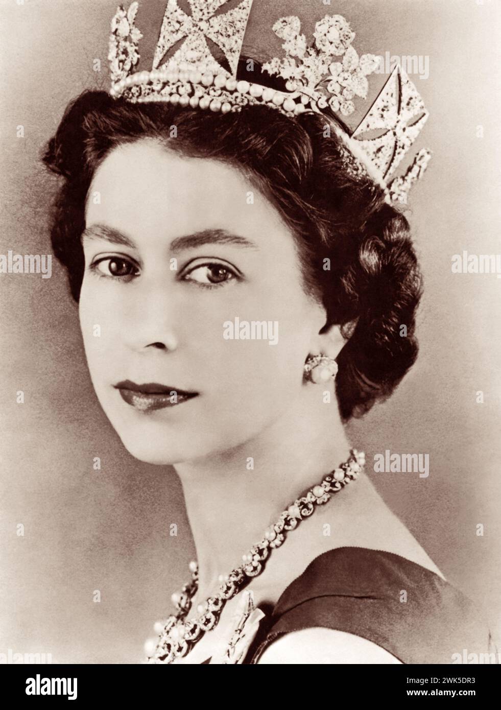 Die junge Königin Elisabeth II. (1926–2022) am 10. Oktober 1957. Stockfoto