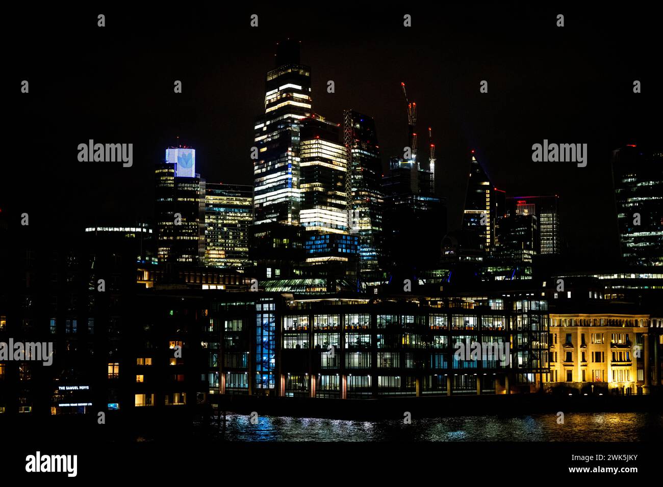 Skyline, London 06.02.2024, Panorama Blick, Nachts, illuminiert, London Southwark England Vereinigtes Königreich *** Skyline, London 06 02 2024, Panoramablick, Nacht, beleuchtet, London Southwark England Vereinigtes Königreich London 5-8.2.24 LR-4735 Stockfoto