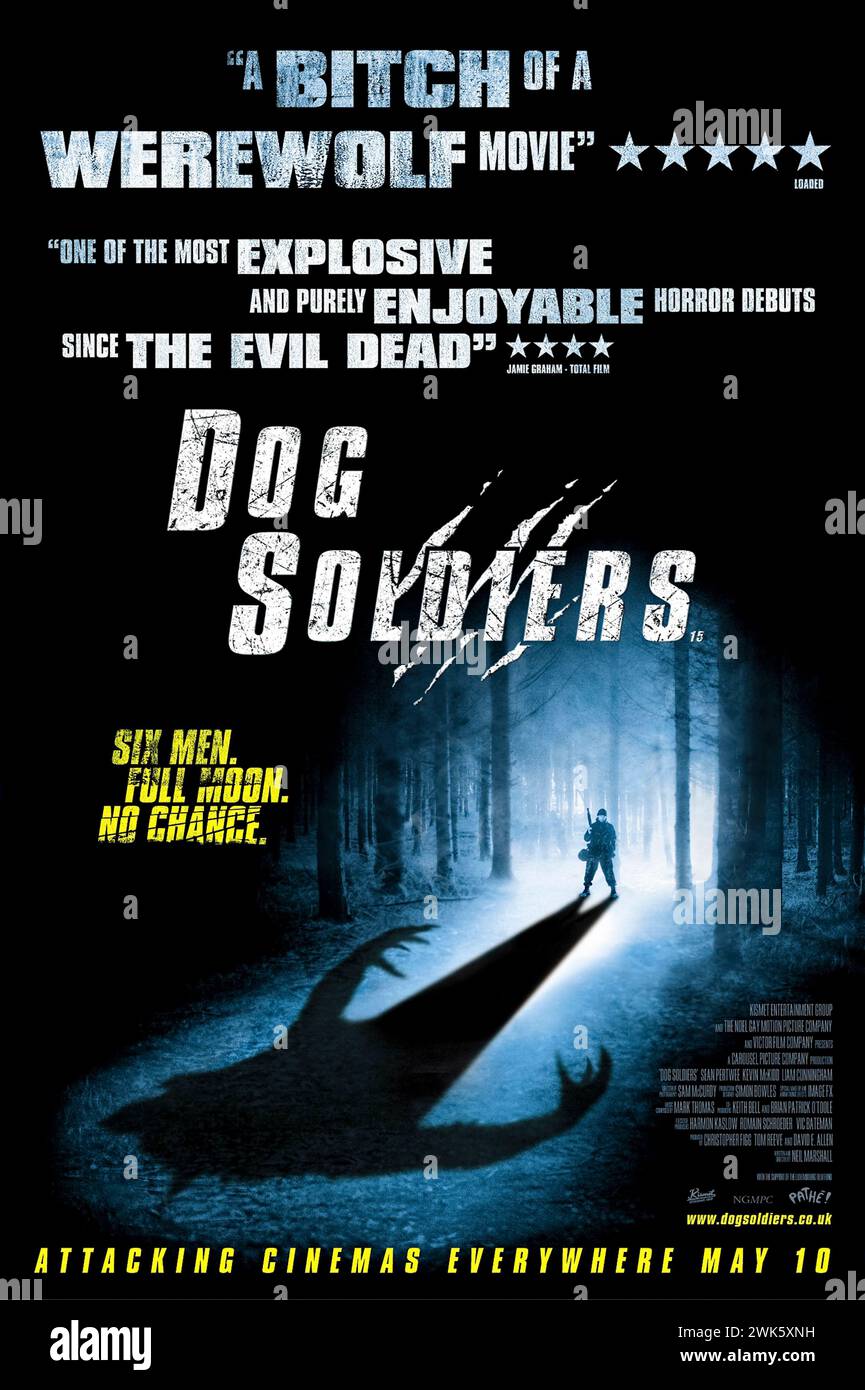 Dog Soldiers (2002) unter der Regie von Neil Marshall mit Sean Pertwee, Kevin McKidd und Emma Cleasby. Eine Gruppe von Soldaten kämpft um das Überleben, wenn sie von einem Rudel Werwölfe während eines militärischen Trainings in den schottischen Highlands angegriffen werden. US-Poster mit einem Blatt ***NUR FÜR REDAKTIONELLE ZWECKE***. Quelle: BFA / Pathé Stockfoto