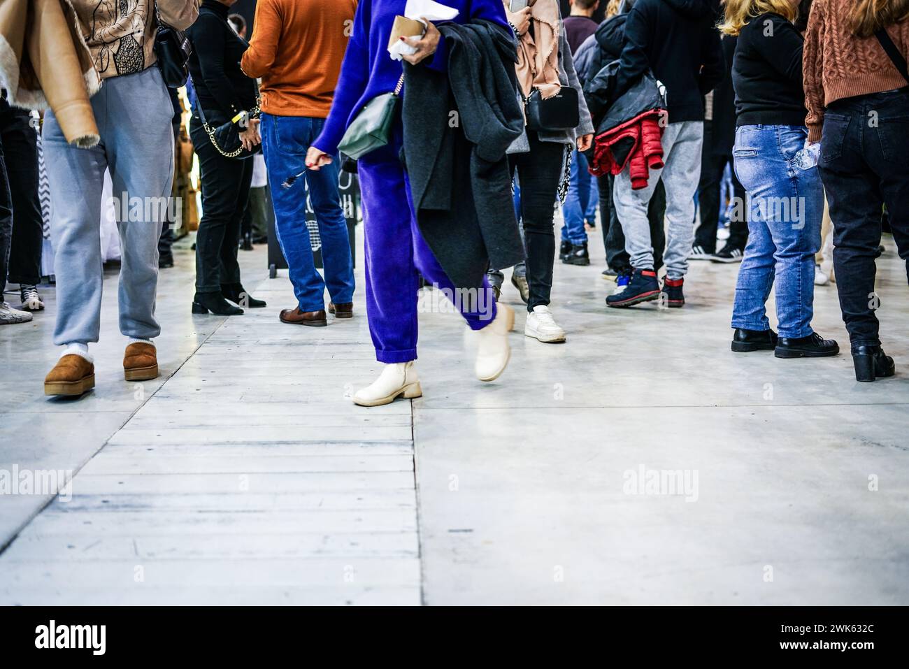 Überfüllte Straße. Stadtleben. Viele Leute. Stockfoto
