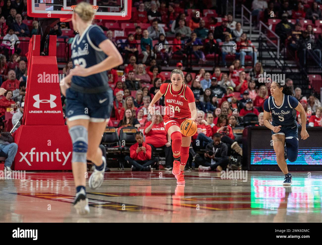 College Park, USA. Februar 2024. COLLEGE PARK, MD: - 18. FEBRUAR: Emily Fisher (34) startet einen Angriff während eines Basketballspiels zwischen den Maryland Terrapins und den Penn State Nittany Lions im Xfinity Center im College Park, Maryland am 18. Februar 2024. (Foto: Tony Quinn/SipaUSA) Credit: SIPA USA/Alamy Live News Stockfoto