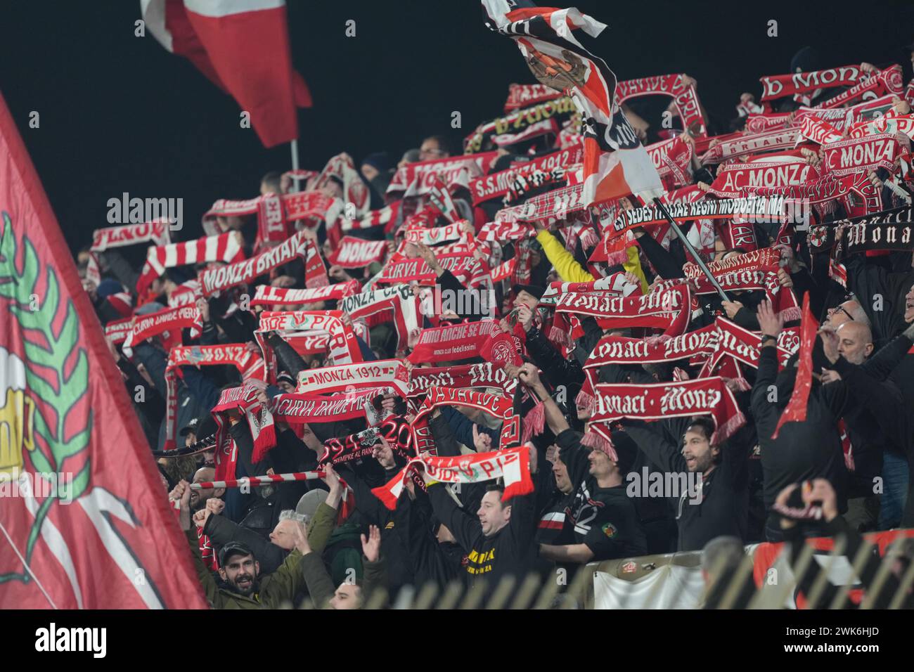 Monza, Italien. Februar 2024. AC Monza Unterstützer von Curva Davide Pieri, während AC Monza vs AC Milan, Serie A, im U-Power Stadium. Quelle: Alessio Morgese/Alessio Morgese/Emage/Alamy Live News Stockfoto