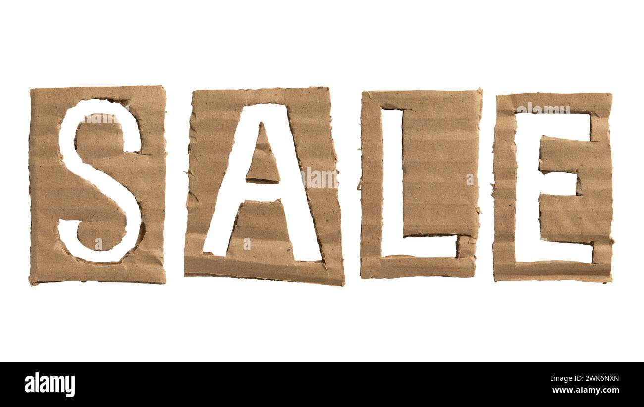 Ein Wort „Sale“ aus Karton auf weißem Hintergrund mit Beschneidungspfad Stockfoto