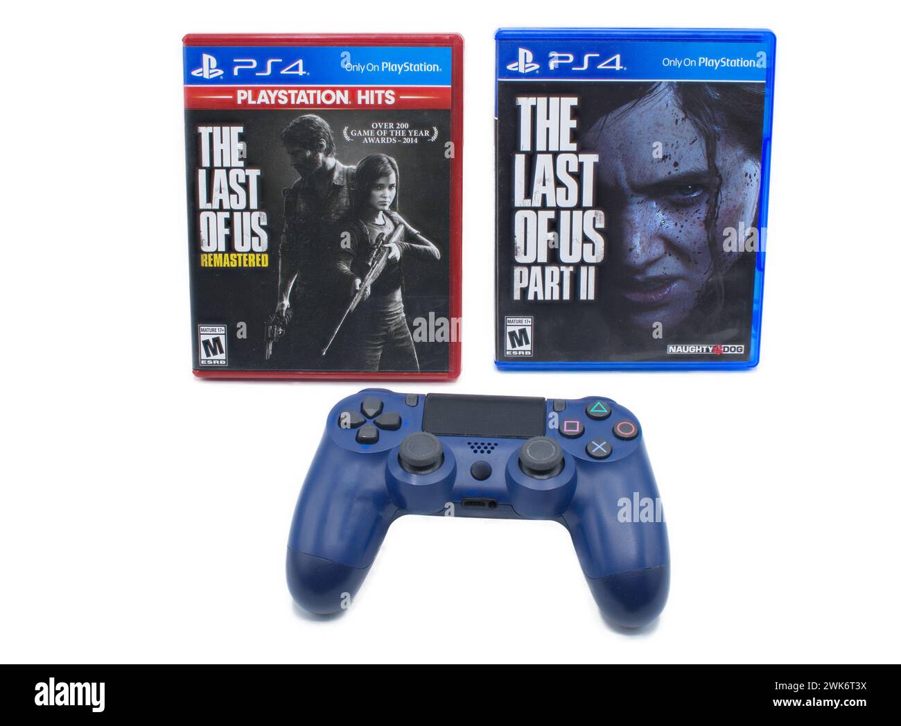 Ocala, FL 2-17-2024 The Last of US Part One 1 und Two 2 überarbeitete Videospielbox mit einer Sony Spielstation vier 4 Fernbedienung isoliert auf weißem bac Stockfoto