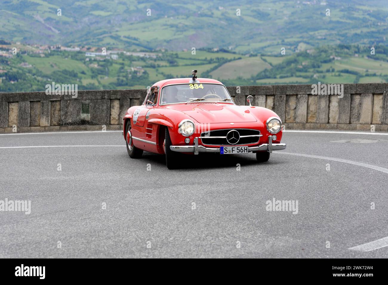 Mille Miglia 2014 oder 1000 Miglia, Nr. 334, Mercedes-Benz 300 SL W 198, Baujahr 1955 Oldtimer-Rennen, San Marino, Italien Stockfoto