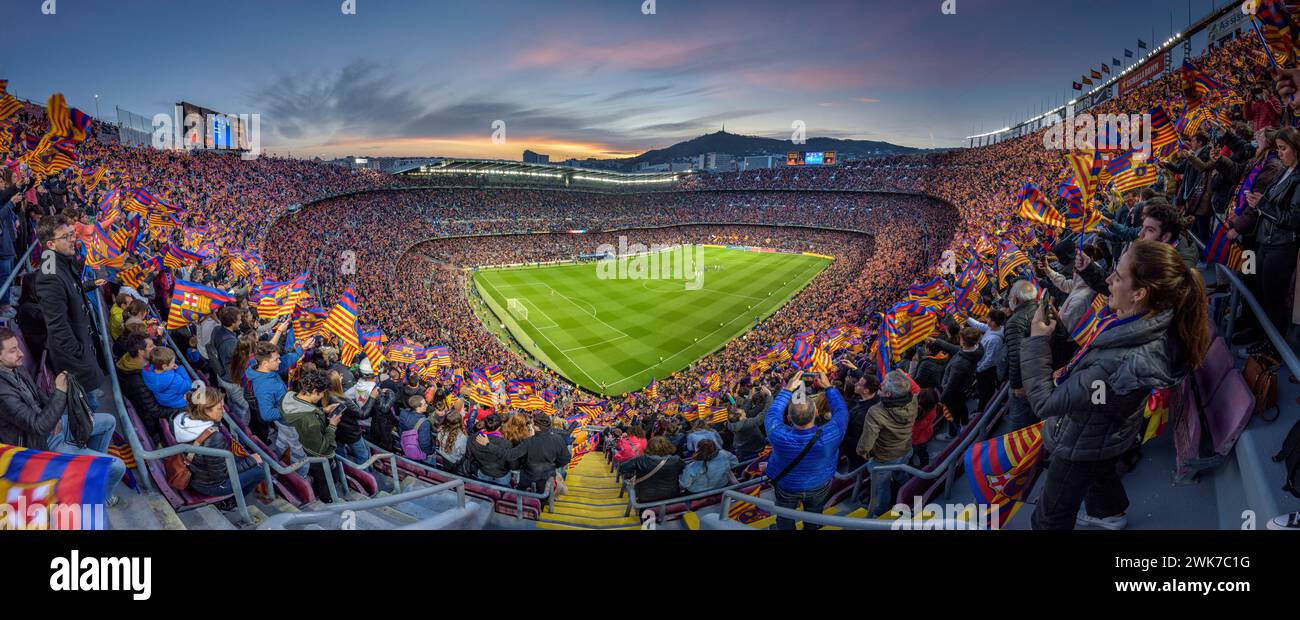 Festliche Stimmung im Spotify Camp Nou Stadion, voll ausverkauft mit 91.648 Zuschauern, der Weltrekord für ein Frauenfußballspiel in Barcelona Stockfoto