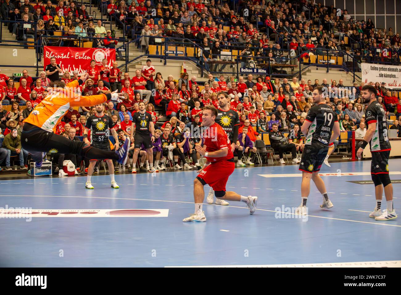 18.02.2024, 2. HBL, Handball-Bundesliga, 21. Spieltag): Spielszene Eulen Ludwigshafen gegen TuS N-Lübbecke (Endstand 34:32). Tom Bergner (28), Eulen L Stockfoto