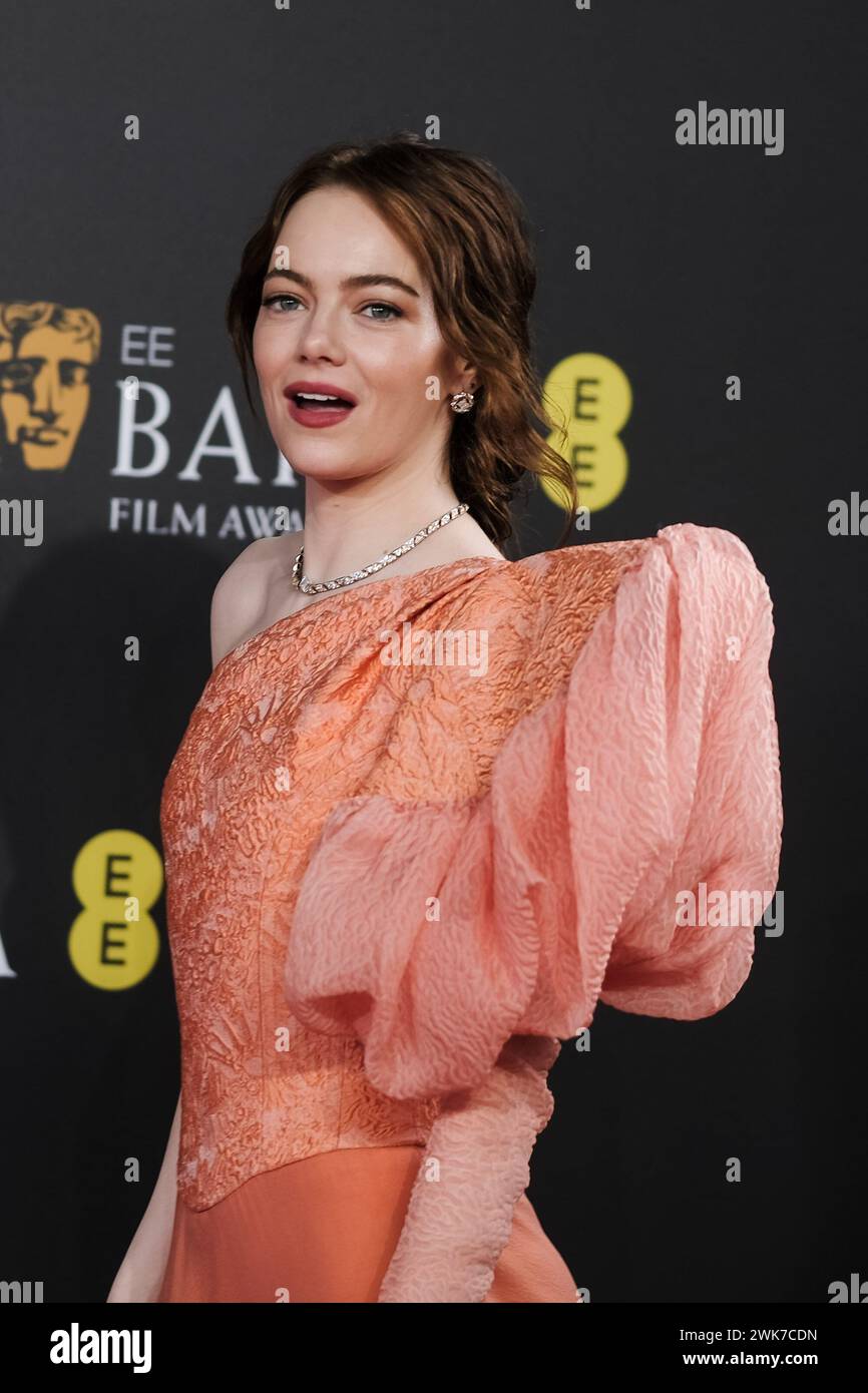 Royal Festival Hall, London, Großbritannien. Februar 2024. Emma Stone fotografierte 2024 bei den EE BAFTA Film Awards Red Carpet Arrivals. Foto von Julie Edwards./Alamy Live News Stockfoto