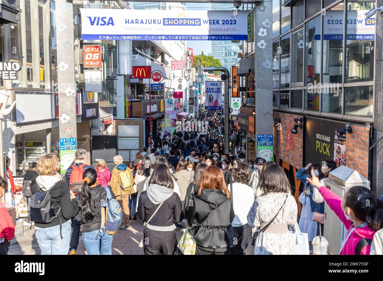 Harajuku Station in Tokio Japan, Jugendkultur und trendige Mode für japanische Jugendliche, Einkaufswoche in Harajuku, Japan, Asien, 2023 Stockfoto