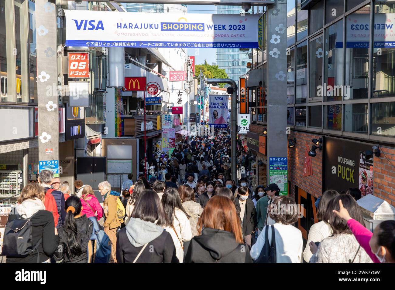 Harajuku Station in Tokio Japan, Jugendkultur und trendige Mode für japanische Jugendliche, Einkaufswoche in Harajuku, Japan, Asien, 2023 Stockfoto
