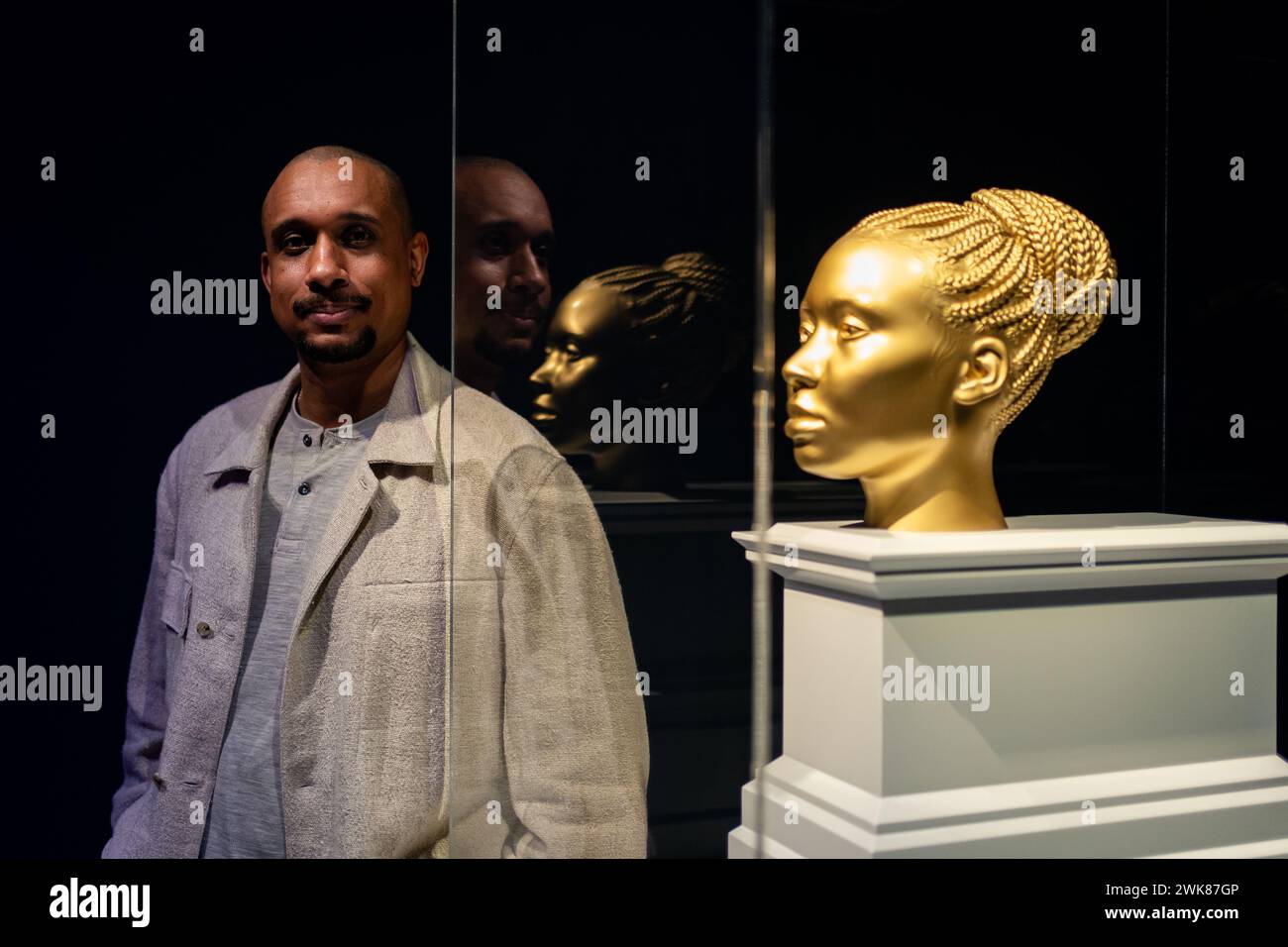 Thomas J Price mit seinem Werk Ancient Feelings bei der Bekanntgabe der Vorschläge für die nächste kunstkommission für den vierten Sockel des Trafalgar Square in der National Gallery in London. Bilddatum: Montag, 19. Februar 2024. Stockfoto