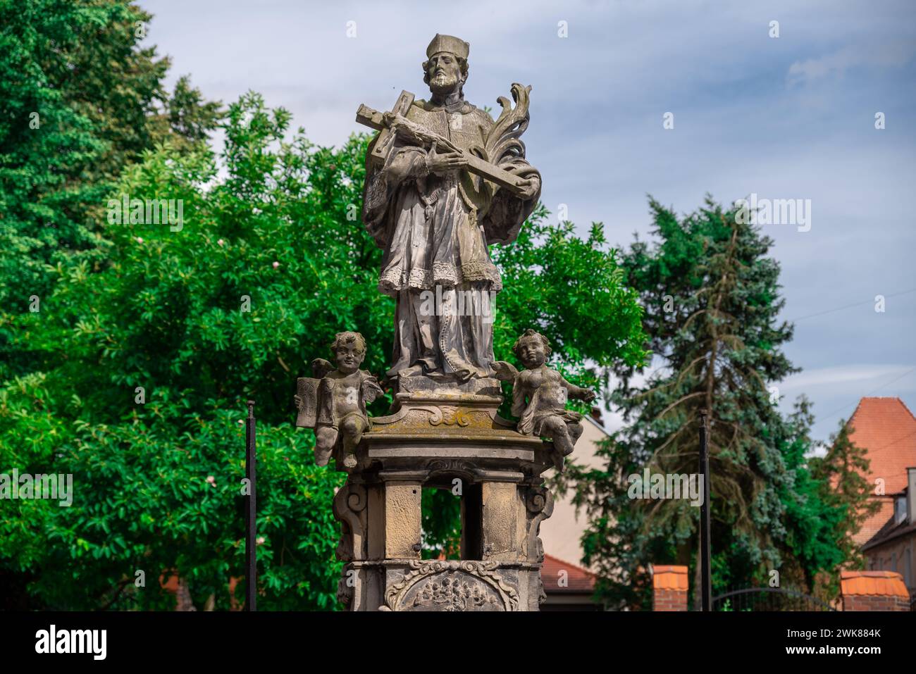 Die Statue des heiligen Johannes von Nepomuk in Schlesien, Polen und Tschechien an Flüssen Stockfoto