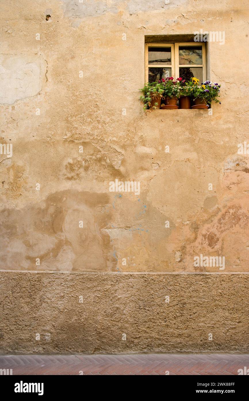 Fenster des Hauses, San Gimignano, Toskana, Italien Stockfoto