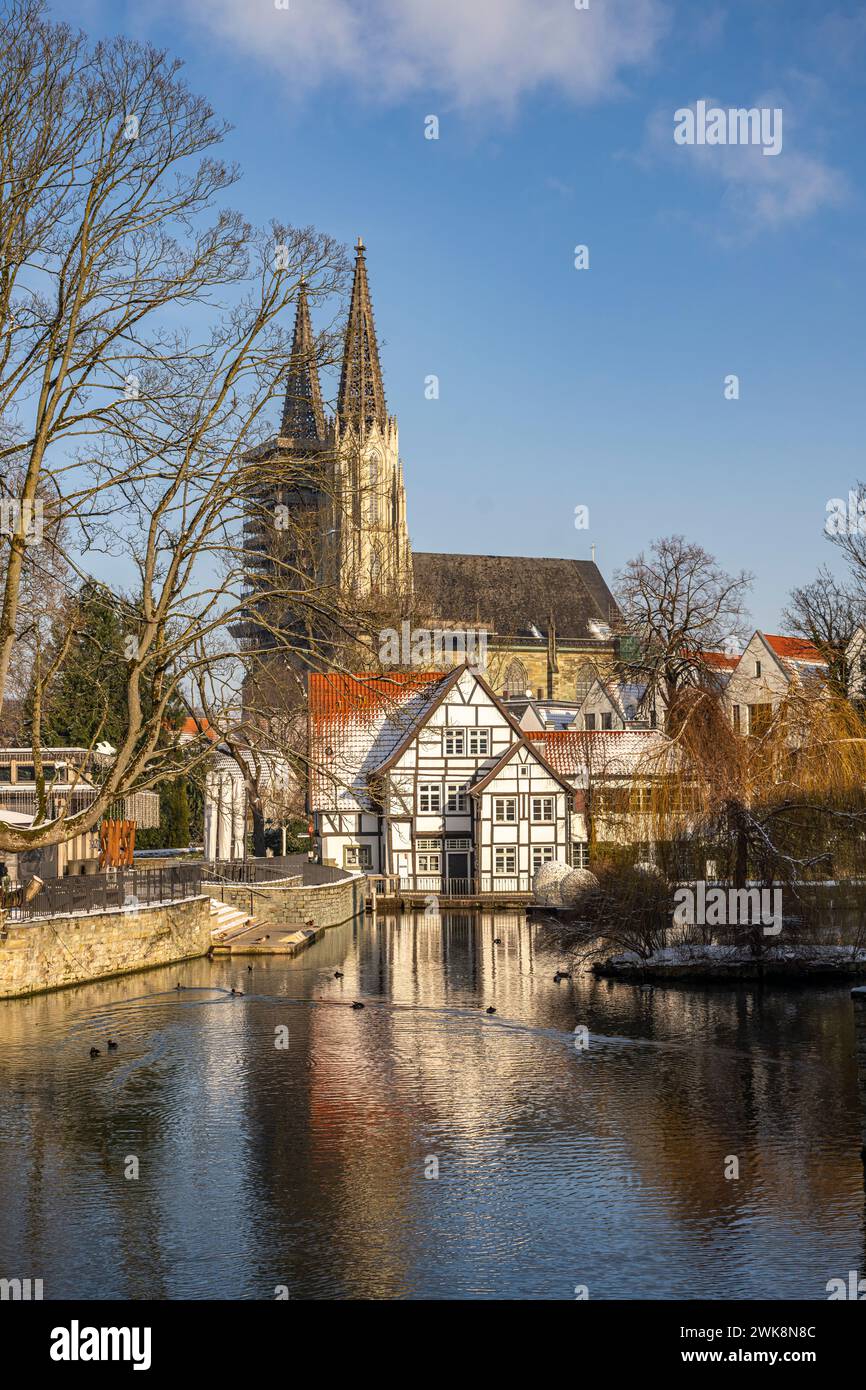 Großer Teich, Wiesenkirche und Teichsmühle in Soest, Nordrhein-Westfalen, Deutschland | Teichsmühle Teichmühle und Wiesenkirche im Großen Stockfoto