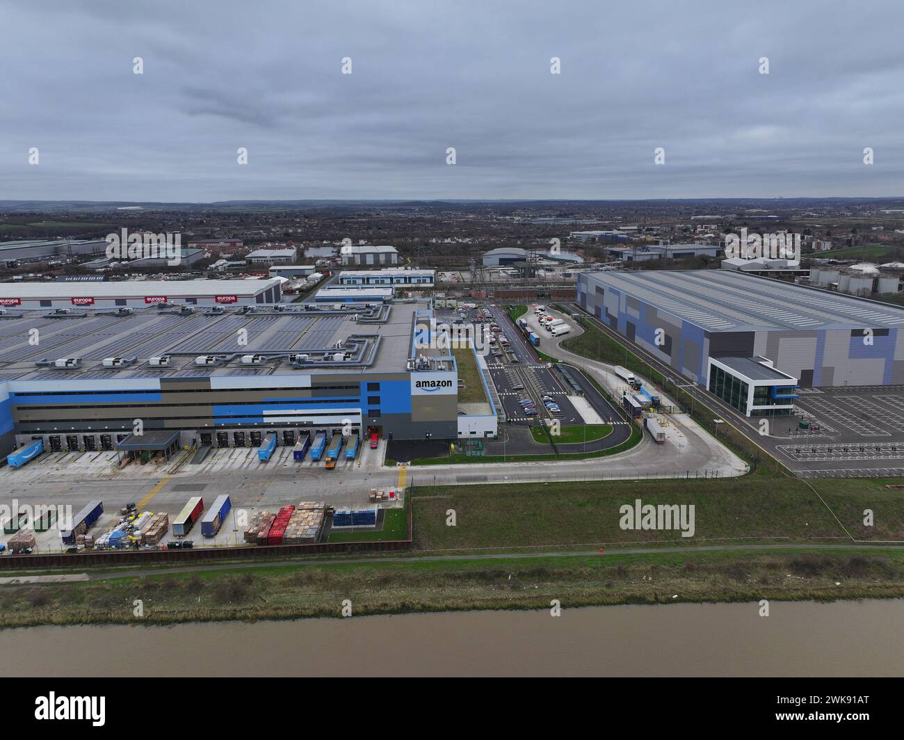 Amazon Warehouse, Dartford, Kent, Großbritannien - 12. Januar 2023 Luftbilder des Amazon-Vertriebszentrums LCY3 Stockfoto