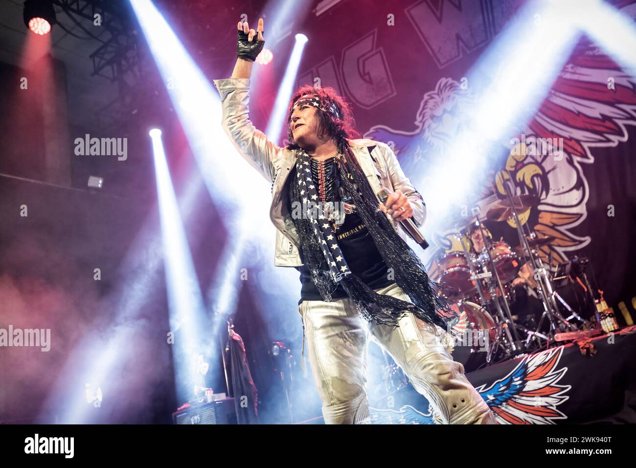 Oslo, Norwegen. Februar 2024. Die norwegische Glam-Rock-Band WIG WAM gibt ein Live-Konzert im Rockefeller in Oslo. Hier ist Sänger Glam live auf der Bühne zu sehen. (Foto: Gonzales Photo - Terje Dokken). Stockfoto