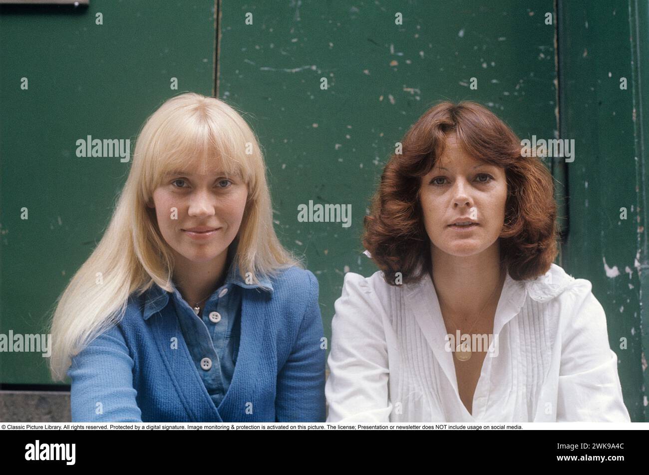 ABBA. Anni-Frid Lyngstad und Agnetha Fältskog in den 1970er Jahren *** Lokale Bildunterschrift *** © Klassische Bilderbibliothek. Alle Rechte vorbehalten. Geschützt durch eine digitale Signatur. Bildüberwachung und -Schutz ist auf diesem Bild aktiviert. Die Lizenz, Präsentation oder Newsletter beinhaltet KEINE Nutzung in sozialen Medien. Stockfoto