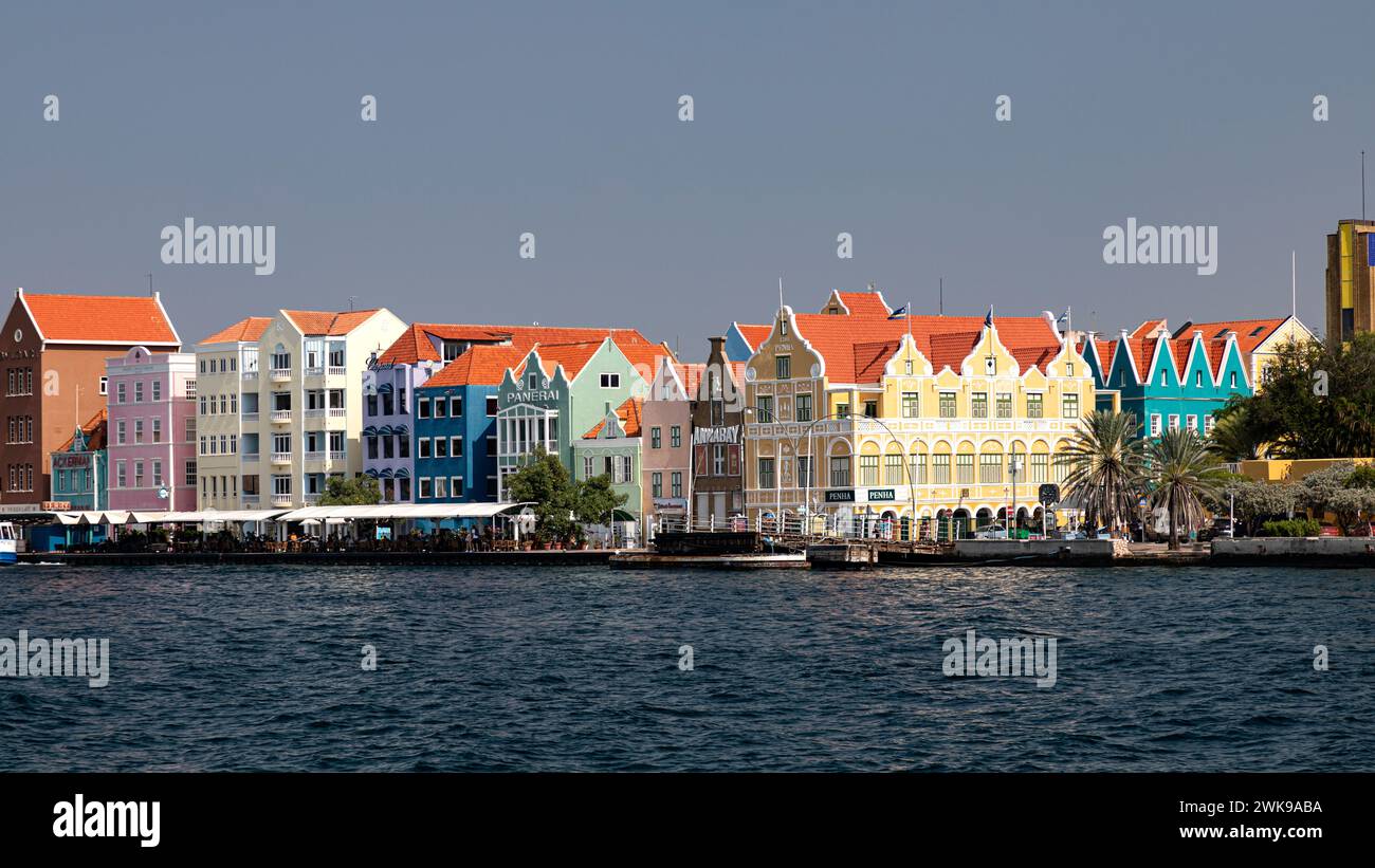 Farbenfrohe Kaufhäuser Willemstad Curacao Niederländische Karibikinsel Niederlande Südkaribische Insel Stockfoto