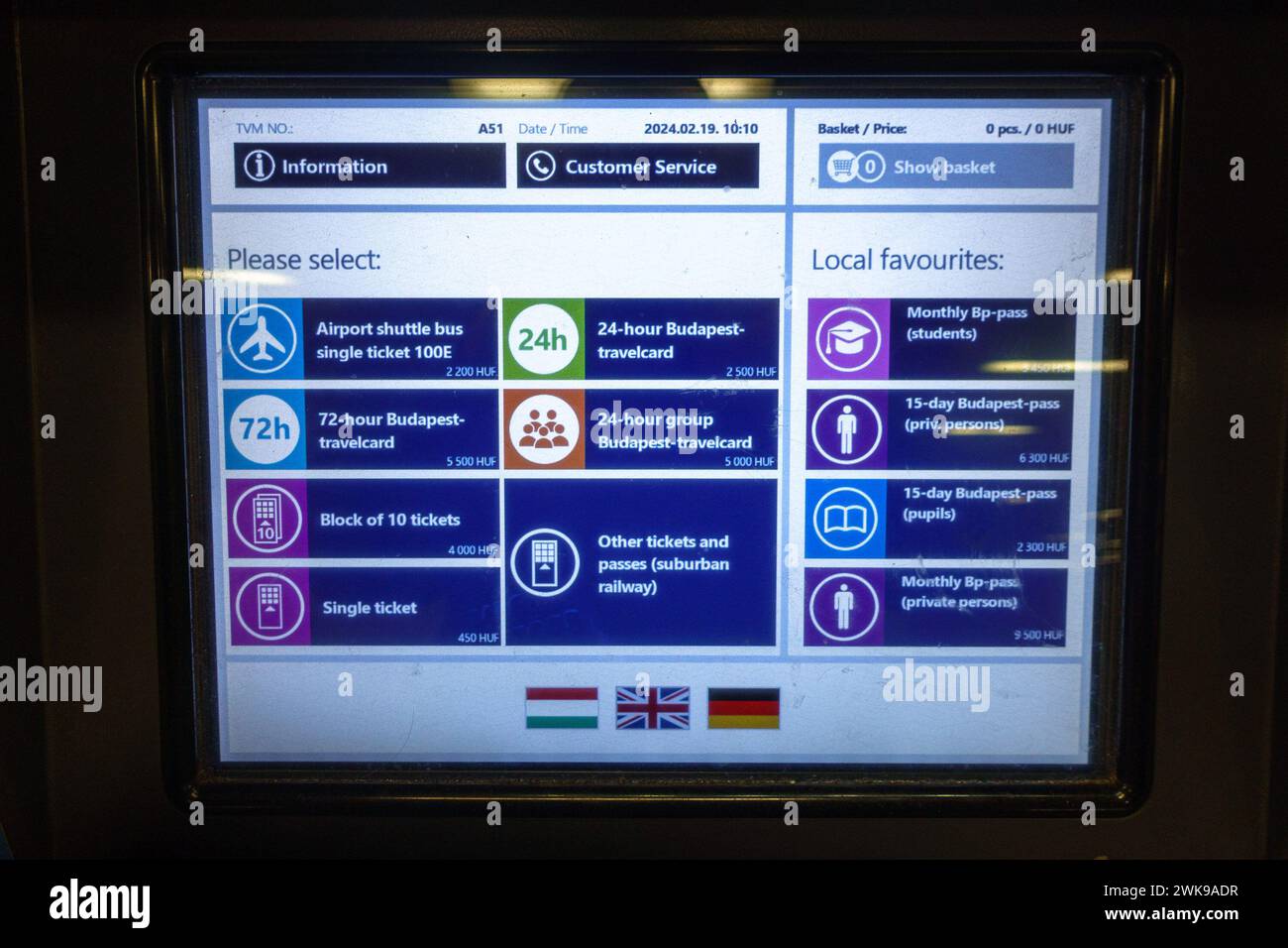Das Menü eines BKK-Fahrkartenautomaten für öffentliche Verkehrsmittel in Budapest Stockfoto