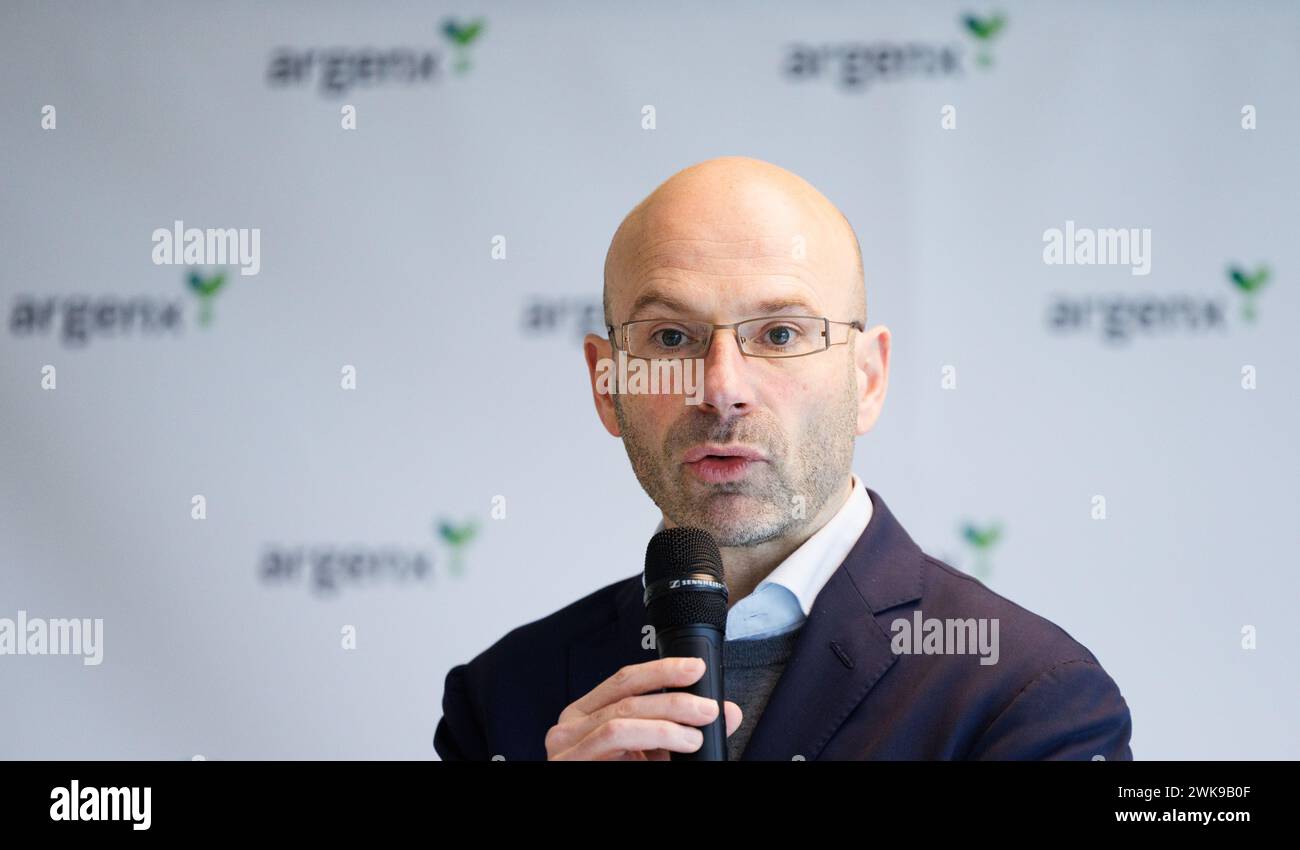 Tim Van Hauwermeiren R CEO von Argenx Foto bei der Glockenfeier fur das neue Bel20 Unternehmen Argenx an der Borse NYSE Euronext Brussel Freitag den 15. Juni 2018. BELGA FOTO NICOLAS MAETERLINCK Stock...