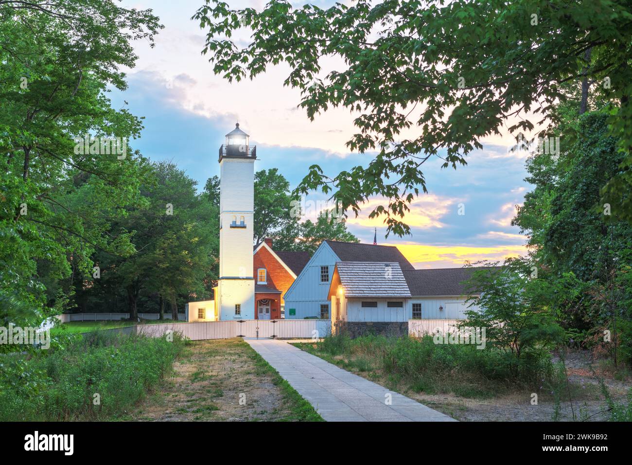 Presque Isle Lighthouse in Erie, Pennsylvania, USA in der Abenddämmerung. Stockfoto