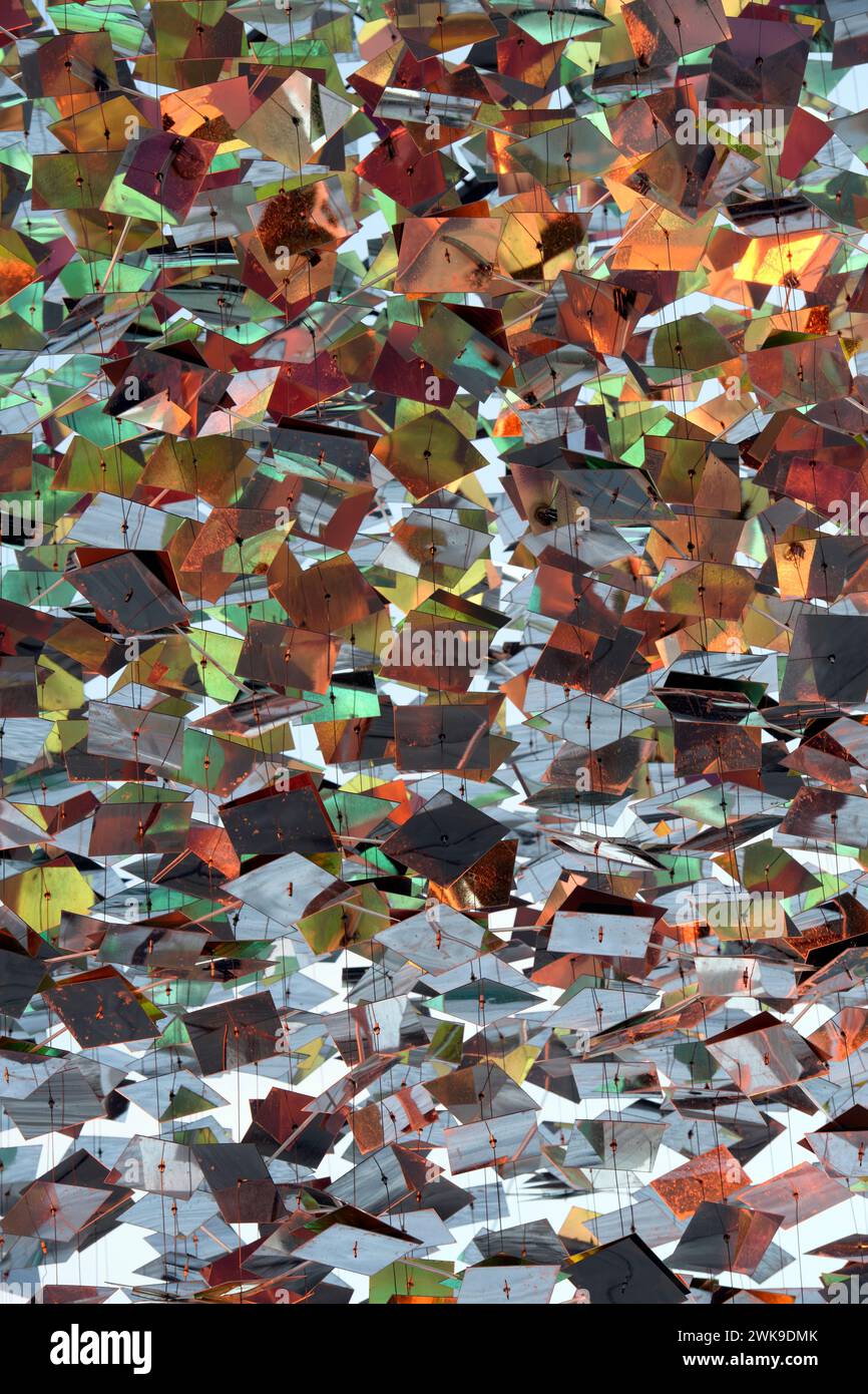 Bunte, glänzende, abstrakte, quadratische Formen mit Plexiglas-Fliesen Stockfoto