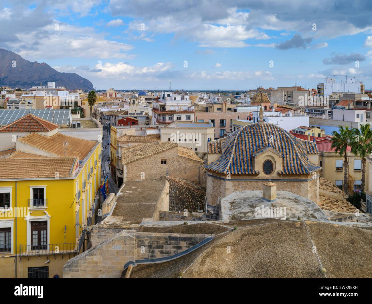 Blick über die antike Stadt vom Glockenturm der Kathedrale in Orihuela, Alicante, Spanien. Stockfoto