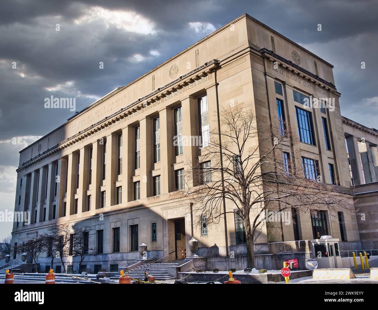 Joseph P. Kinneary U.S. Courthouse in der Innenstadt mit stürmischem Himmel Columbus Ohio USA 2024 Stockfoto