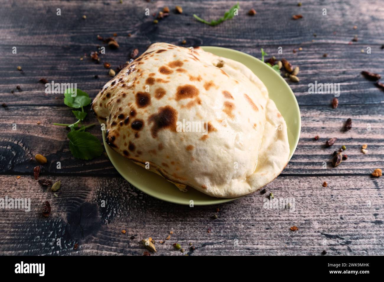 Indisches Essen: Schmeckte und heißer Käse Naan Stockfoto