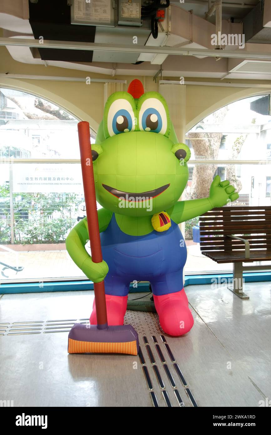 Hongkong, China - 4. Februar 2024: Werbefigur „Keep Hong Kong Clean“ im Health Education Exhibition and Resource Centre. Stockfoto
