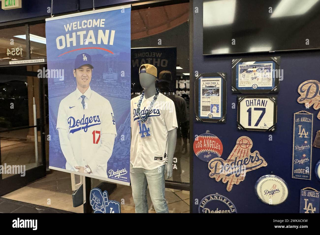 Shohei Ohtani wurde am Sonntag, 28. Januar 2024, in Camarillo, im Dodgers Clubhouse Store, zum Hitter der Los Angeles Dodgers ernannt. Kalif. Stockfoto