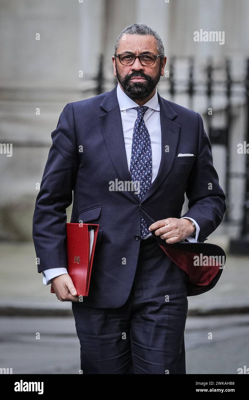 London, Großbritannien. Februar 2024. James clever, Abgeordneter, Staatssekretär für das Innenministerium. Die Minister nehmen an der Kabinettssitzung der Regierung in der Downing Street 10 zu der ungewöhnlichen Zeit am Montagnachmittag in Westminster, London, England, Teil. Credit: Imageplotter/Alamy Live News Credit: Imageplotter/Alamy Live News Stockfoto