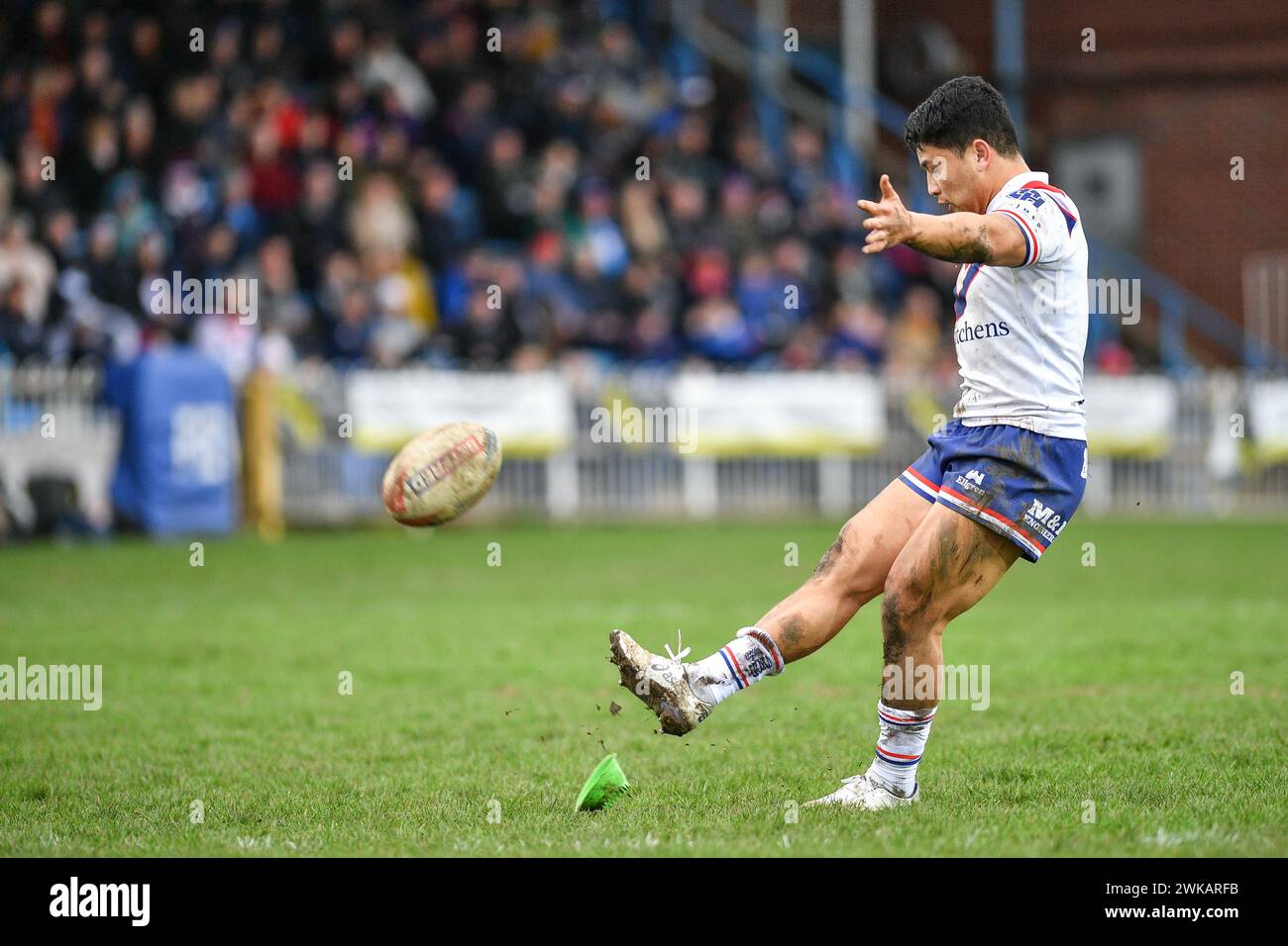 Featherstone, England - 18. Februar 2024 - Wakefield Trinity's Mason Lino tritt. Rugby League 1895 Cup, Newcastle Thunder gegen Wakefield Trinity im Millenium Stadium, Featherstone, UK Dean Williams Stockfoto
