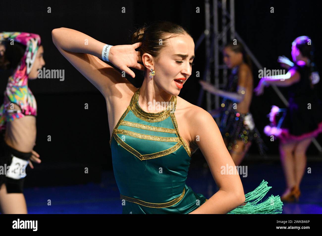Mädchen treten an lateinamerikanischen Tanzwettbewerben an. World Dance Sport Federation Event 2023 Grand prix Stockfoto