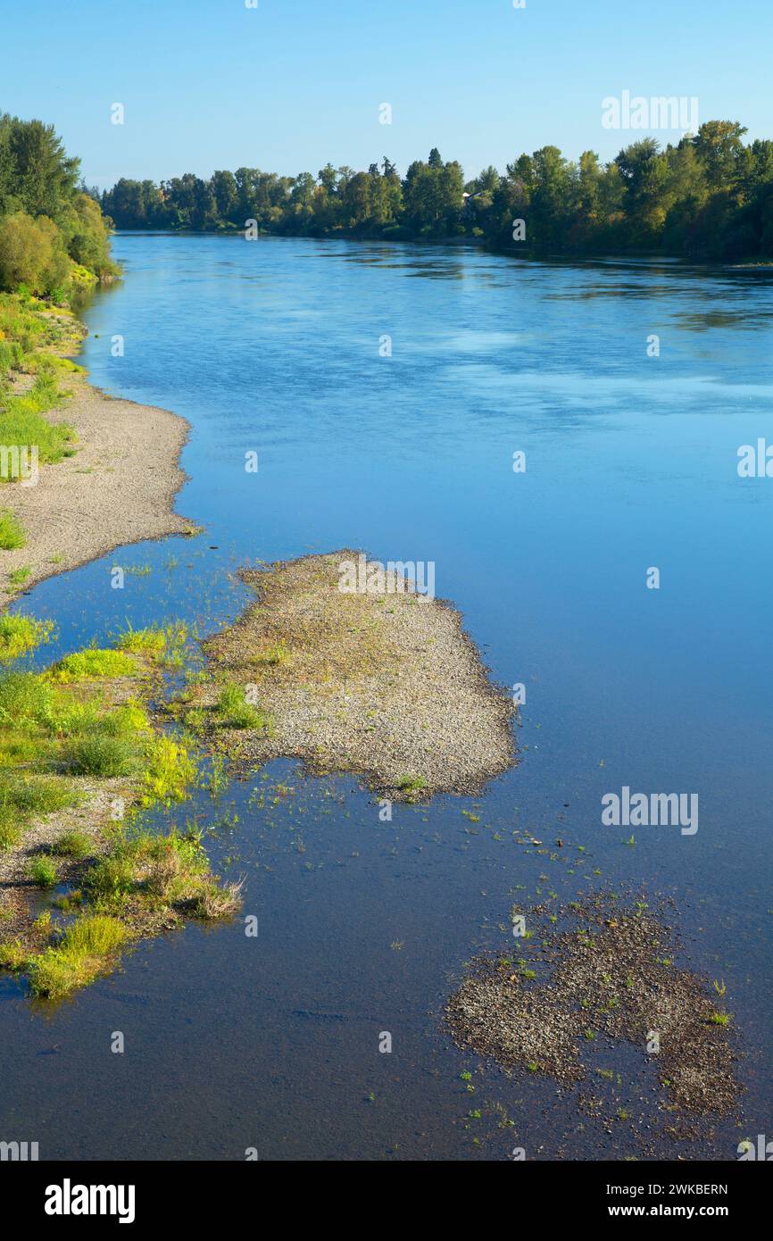 Willamette River von der Union Street mit Bahn & Fahrrad Fußgänger Brücke, Wallace Marine Park, Salem, Oregon Stockfoto