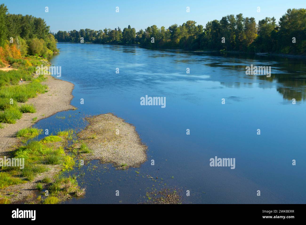 Willamette River von der Union Street mit Bahn & Fahrrad Fußgänger Brücke, Wallace Marine Park, Salem, Oregon Stockfoto