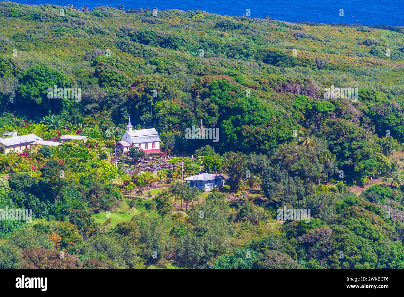 Tropische Ostküste von Maui von der Straße nach Hana. Stockfoto