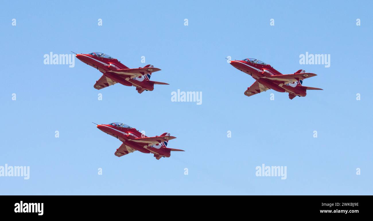 Die RAF Red Arrows starten vom Flughafen Southend auf dem Weg zur Clacton Airshow 2022 Stockfoto