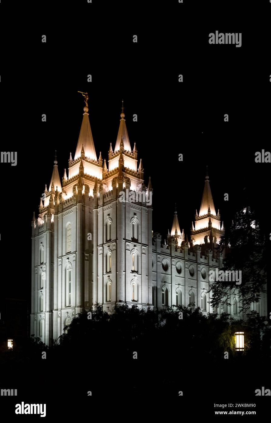 Der Salt Lake City Tempel der Kirche Jesu Christi der Heiligen der Letzten Tage bei Nacht Stockfoto
