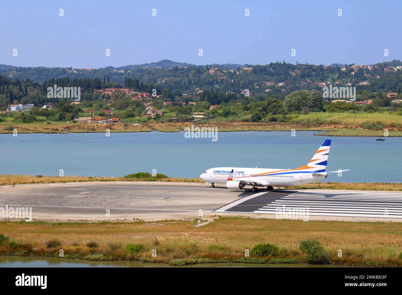 Smartwings Boeing 737-8Q8, OK-TVG Taxiing Ioannis Kapodistris Airport, Korfu, Griechenland Stockfoto