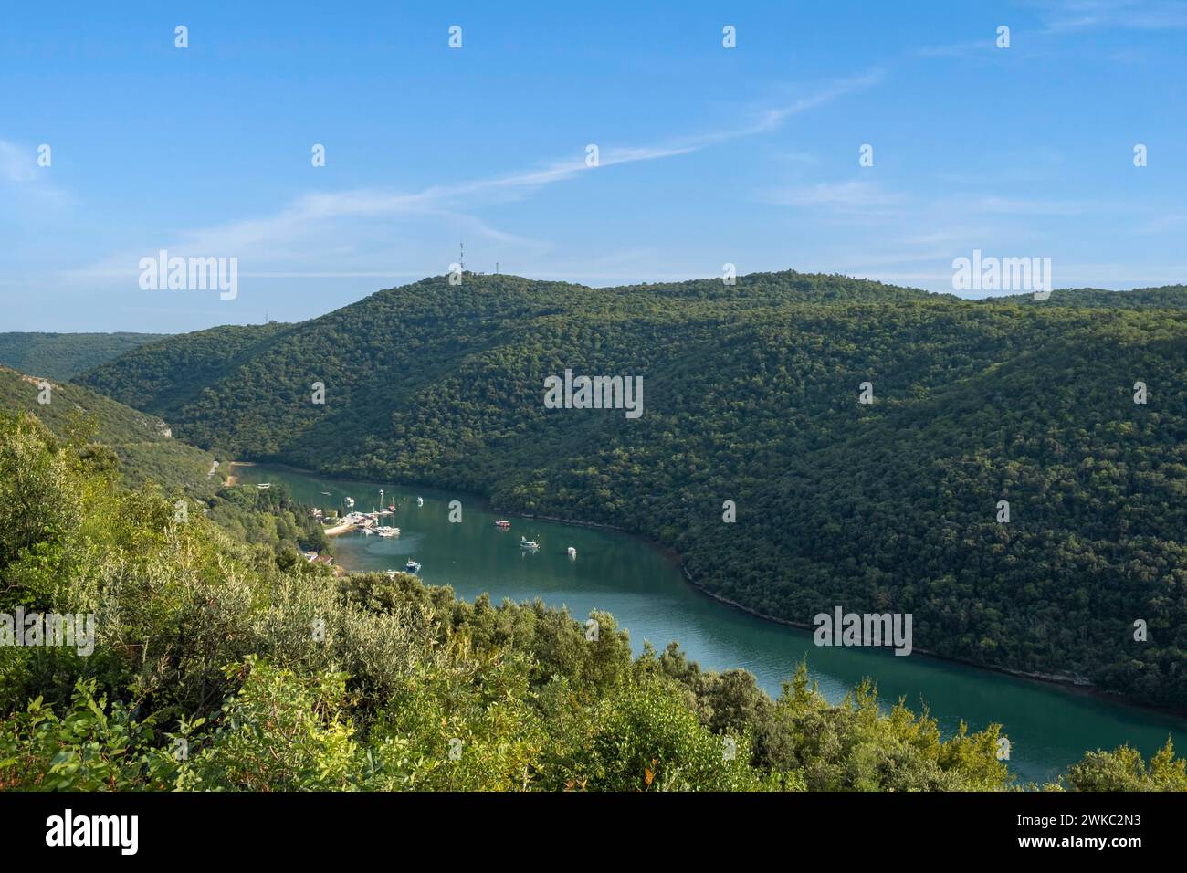 Limski-Kanal, Lim-Kanal, Lim-Fjord, schmale Bucht an der Westküste der kroatischen Halbinsel Istrien, Kroatien Stockfoto