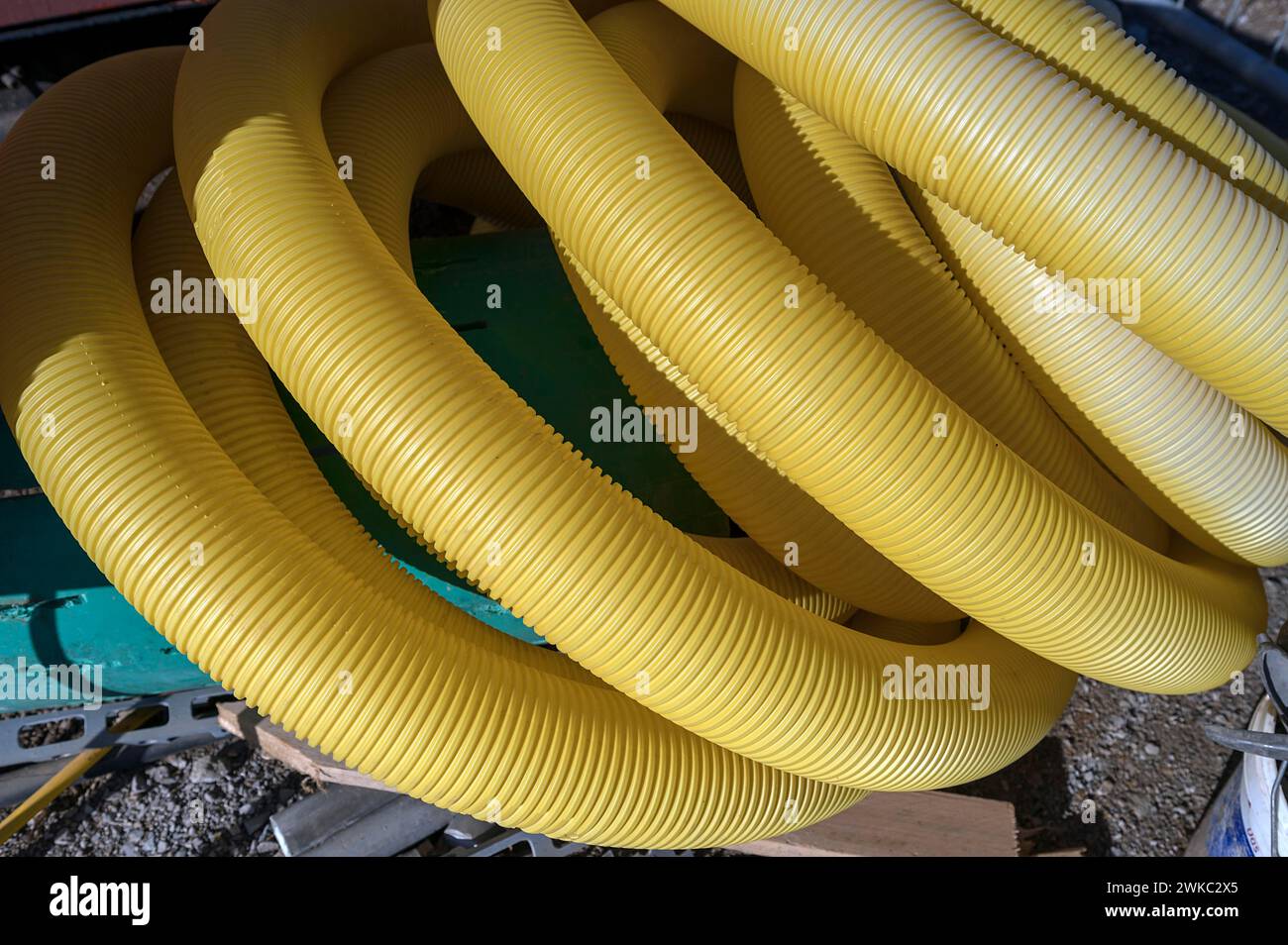 Entwässerungsrohre auf einer Baustelle, Bayern, Deutschland Stockfoto