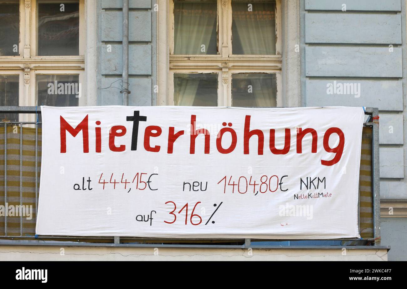 Mieterprotest in einem Wohnblock im Berliner Stadtteil Friedrichshain. Die Miete soll von 444,15 EUR auf 1404 80 EUR erhöht werden, Mieterhöhung von Stockfoto