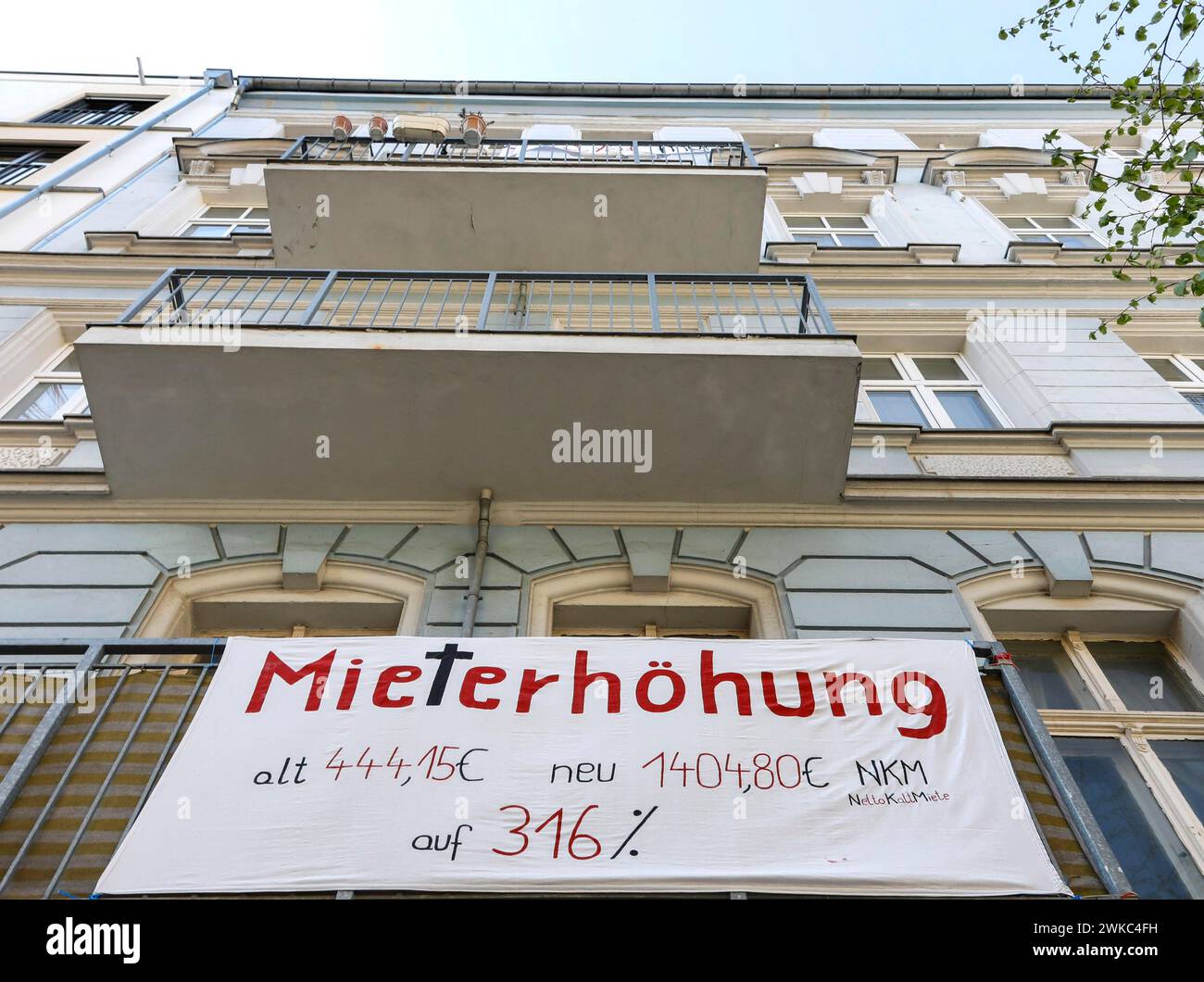 Mieterprotest in einem Wohnblock im Berliner Stadtteil Friedrichshain. Die Miete soll von 444,15 EUR auf 1404 80 EUR erhöht werden, Mieterhöhung von Stockfoto