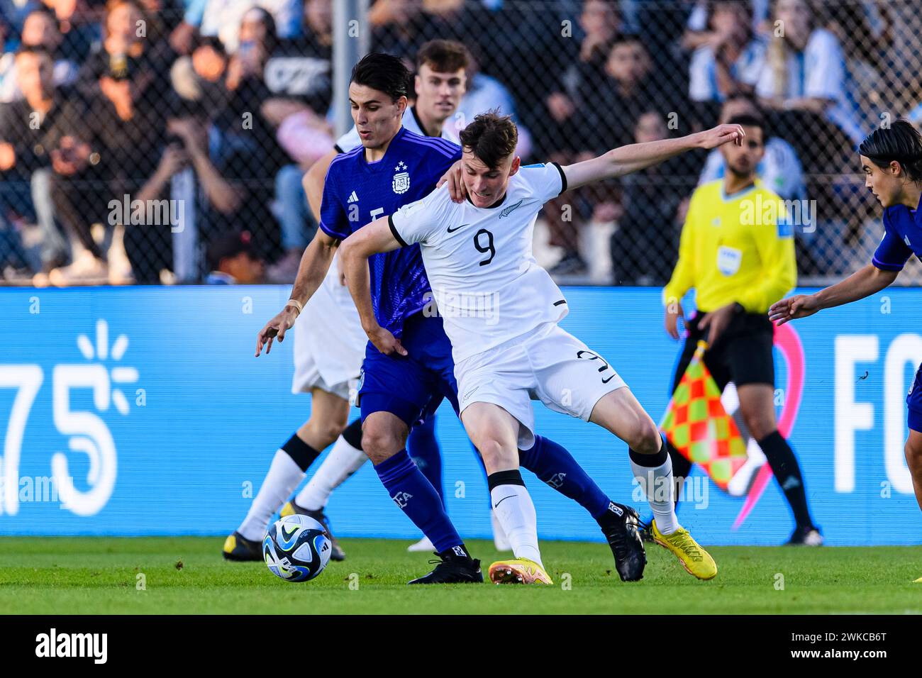 San Juan, Argentinien. Mai 2023. Estadio San Juan San Juan, Argentinien - 26. Mai: Oliver Colloty (R) wird von Federico Redondo (L) beim Gruppenspiel der FIFA U-20-Weltmeisterschaft Argentinien 2023 im Estadio San Juan del Bicentenario am 26. Mai 2023 in San Juan (Argentinien) angefochten. (Foto von Sports Press Photo) (Eurasia Sport Images/SPP) Credit: SPP Sport Press Photo. /Alamy Live News Stockfoto