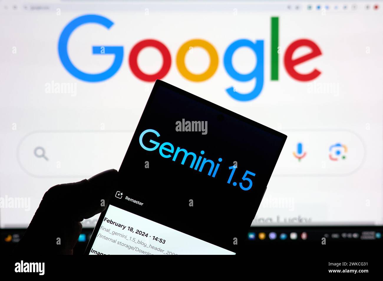 Google Gemini Logo in großer Sprache auf einem Bildschirm Stockfoto