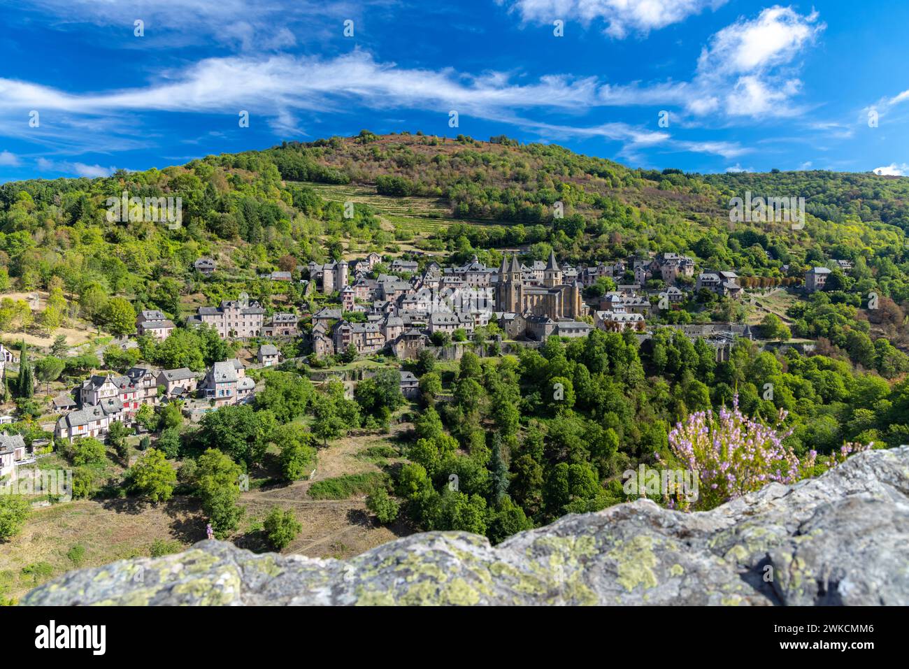 UNESCO-Dorf Conques-en-Rouergue im Departement Aveyron, Frankreich Stockfoto