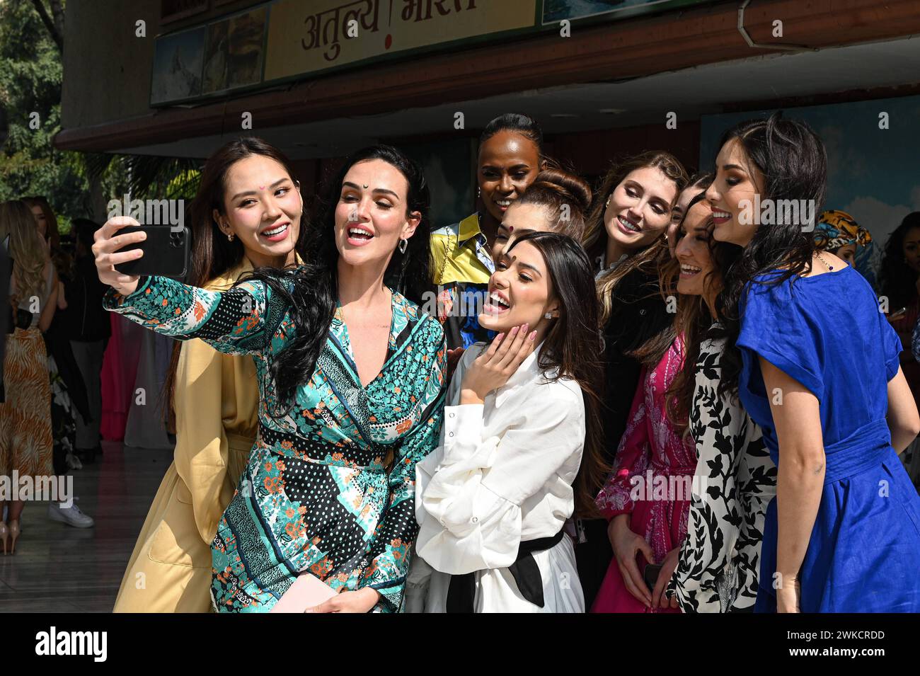 Miss World-Teilnehmer in Neu-Delhi die 71. Miss World-Teilnehmer an einer Pressekonferenz vor der Markteinführung, die am Montag, den 19. Februar 2024 in Neu-Delhi, Indien, stattfand. 120 Teilnehmer aus allen Ländern der Welt werden an verschiedenen Wettbewerben und gemeinnützigen Initiativen des Wettbewerbs als Botschafter des Wandels teilnehmen. Neu Delhi Delhi Indien Copyright: XSondeepxShankarx Stockfoto